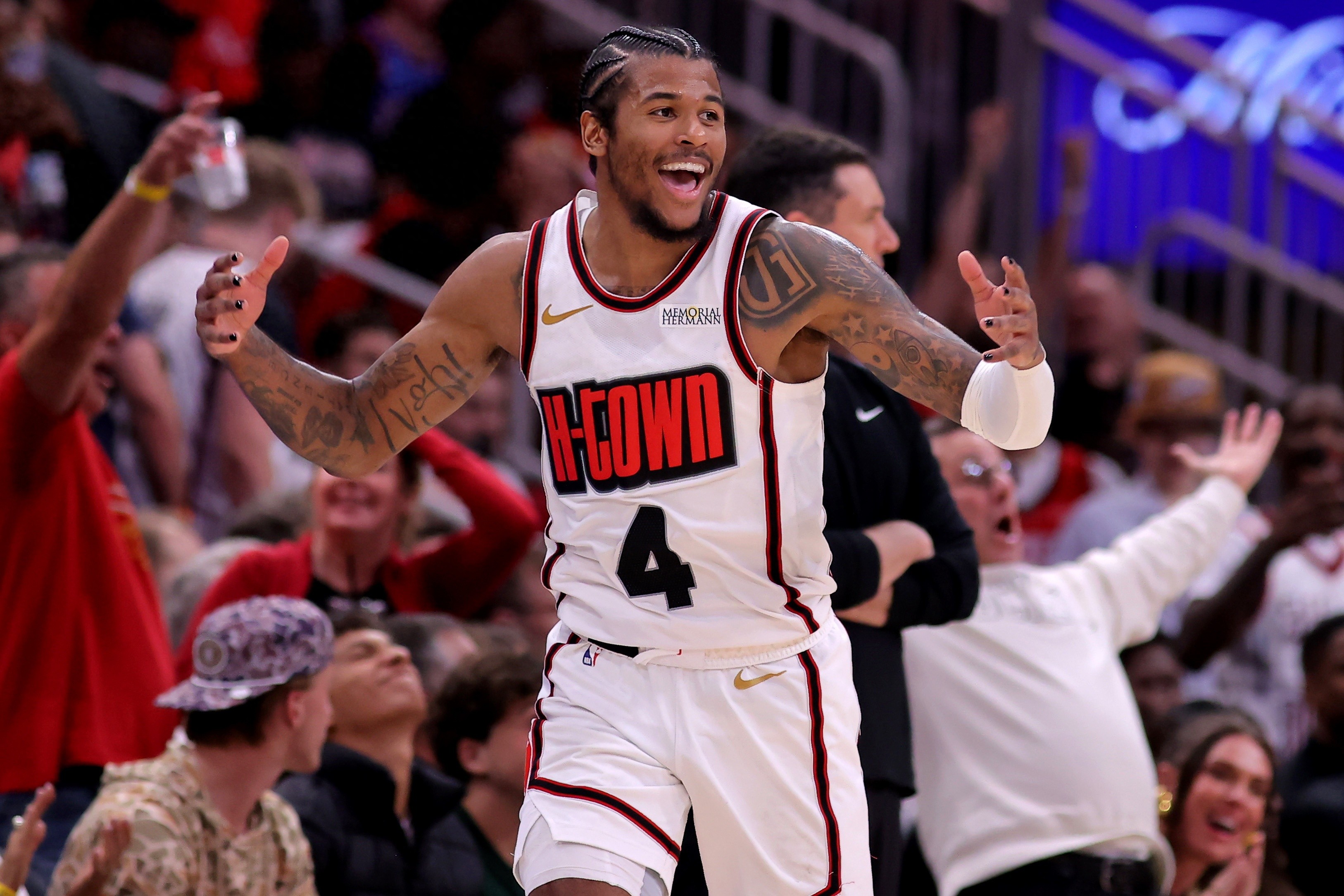 开云官网-转折点里昂单刀错失，NBA总决赛关键时刻攻防权衡，质疑声仍在，更衣室氛围转暖的简单介绍